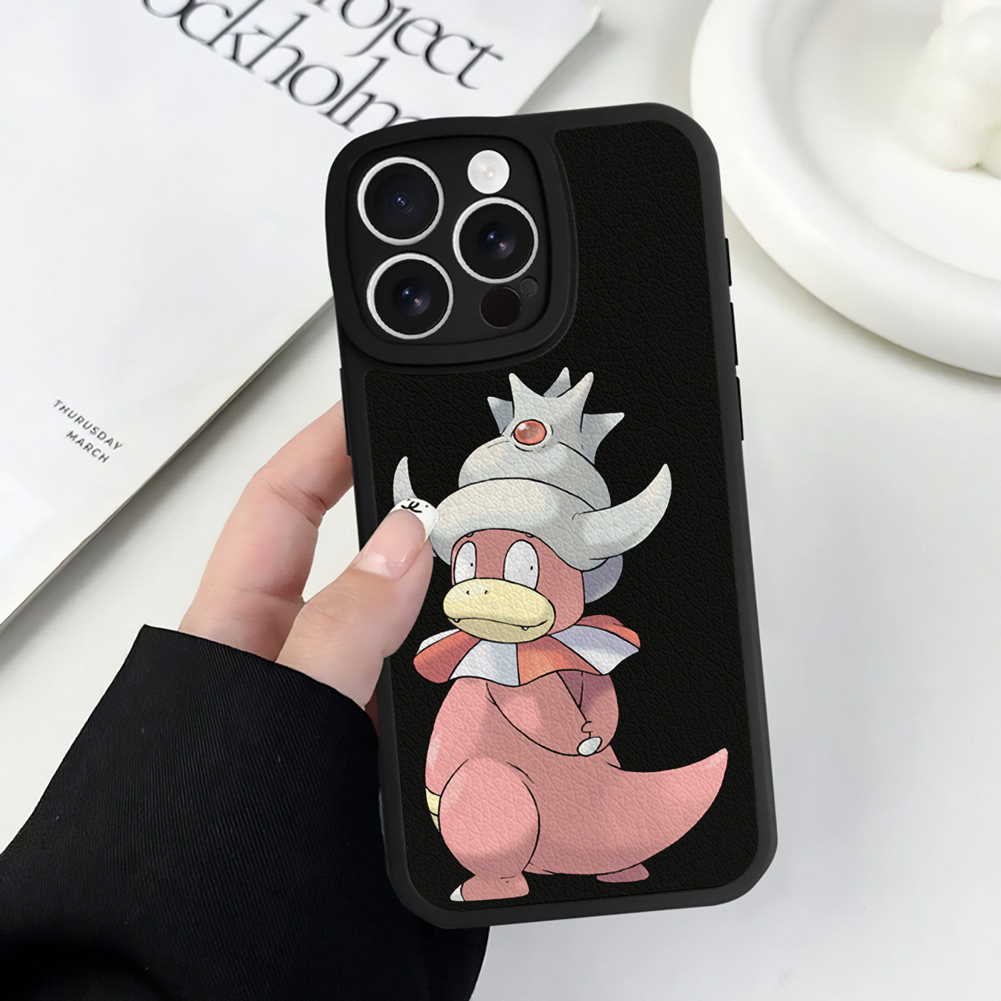（画像用） ポケットモンスター Pokémon 【iPhone 16シリーズ対応】シリコンスマホケース（レザー調） 材質：シリコン
